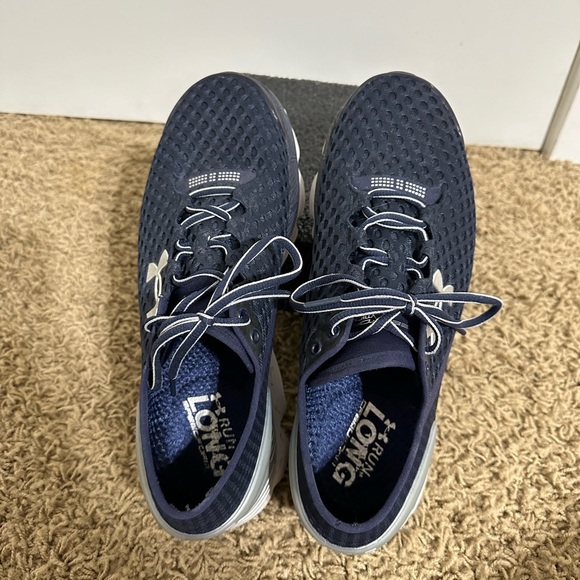 Navy blue size 10.5 UA shoes - Picture 4 of 5
